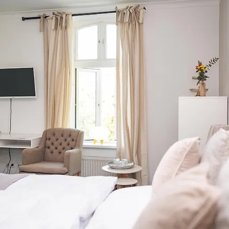 Hotel Landgasthof-Unter Den Linden *